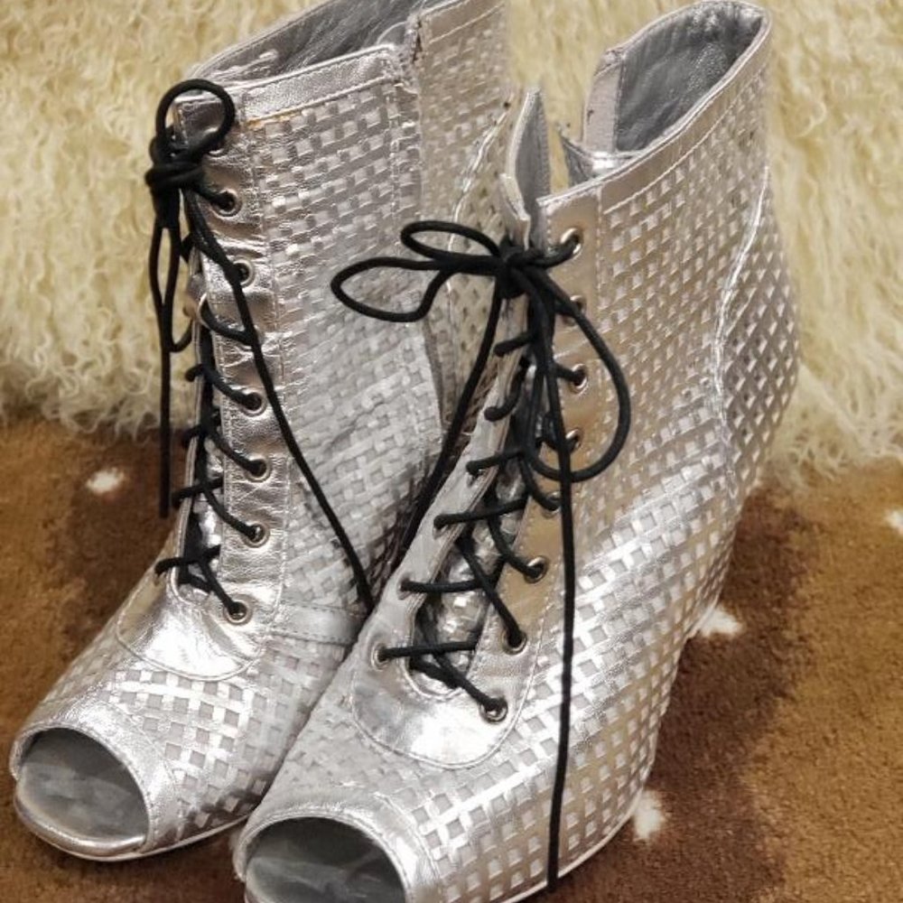 HOT Size 7 Wedges